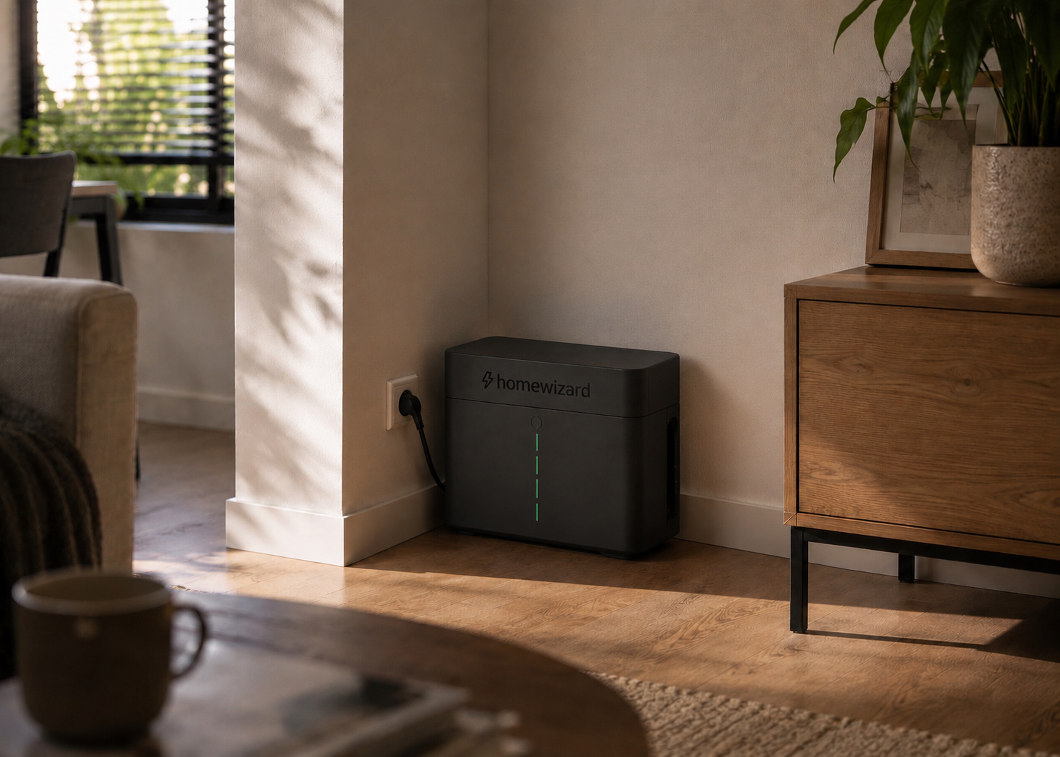 HomeWizard stekkerbatterij in woonkamer